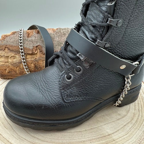 real-leather-bootstraps-in-black-for-cowboys-and-heavy-metal-fans