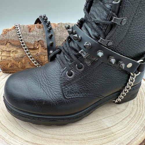 real-leather-bootstraps-with-black-spikes-for-cowboys-and-heavy-metal-fans